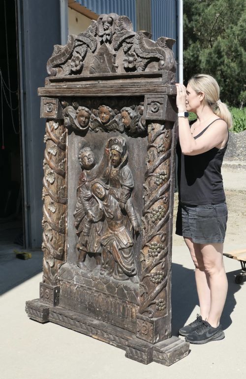 LARGE EUROPEAN MEDIAEVAL OAK CARVING OF CHRIST IN THE TOMB - ADDITIONAL PHOTO 1