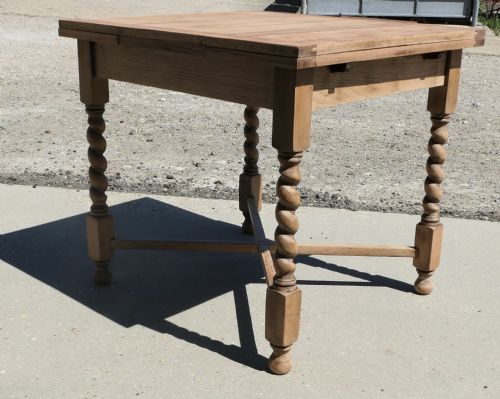 fig 1. Golden Oak Cottage Draw Leaf Table
