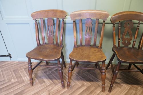 A HARLEQUIN SET OF 4 BEECH ELM FIDDLE BACK CHAIRS - ADDITIONAL PHOTO 3