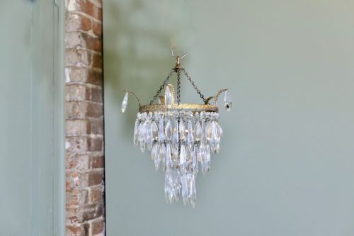 A DELICATE WATERFALL 3 TIER CRYSTAL CHANDELIER - ADDITIONAL PHOTO 4