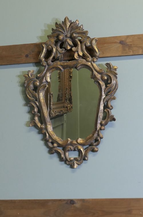 ATTRACTIVE BAROQUE STYLE SMALL GILT WALL MIRROR - ADDITIONAL PHOTO 2