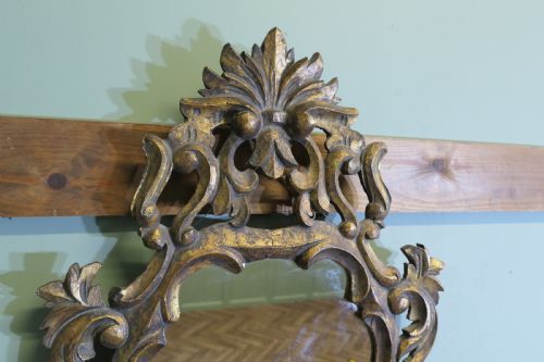 ATTRACTIVE BAROQUE STYLE SMALL GILT WALL MIRROR - ADDITIONAL PHOTO 6