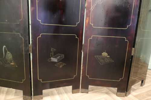 JAPANESE DECORATED LACQUER AND PAINTED FOLDING SCREEN - ADDITIONAL PHOTO 3