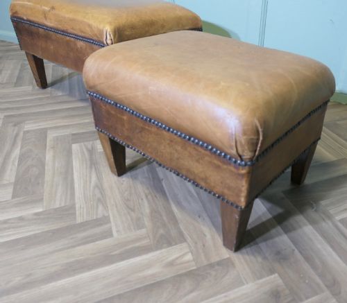 A SET OF TWO STURDY LEATHER LIBRARY FOOT STOOLS - ADDITIONAL PHOTO 4