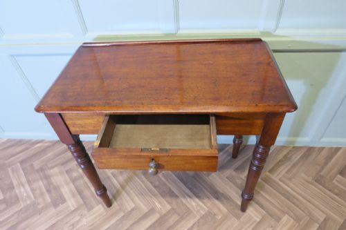 A SMALL VICTORIAN MAHOGANY HALL TABLE OR RECEPTION TABLE - ADDITIONAL PHOTO 4