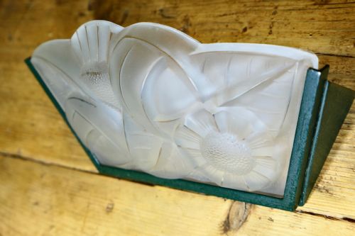 FRENCH OPAQUE GLASS WALL LIGHT SHADE SIGNED DEGUE - ADDITIONAL PHOTO 3