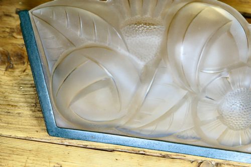 FRENCH OPAQUE GLASS WALL LIGHT SHADE SIGNED DEGUE - ADDITIONAL PHOTO 5