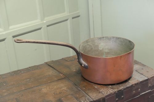 A LARGE FRENCH 19TH CENTURY COPPER POT - ADDITIONAL PHOTO 2