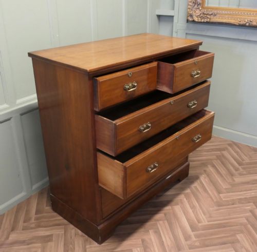 A LARGE EDWARDIAN WALNUT CHEST OF DRAWERS - ADDITIONAL PHOTO 3
