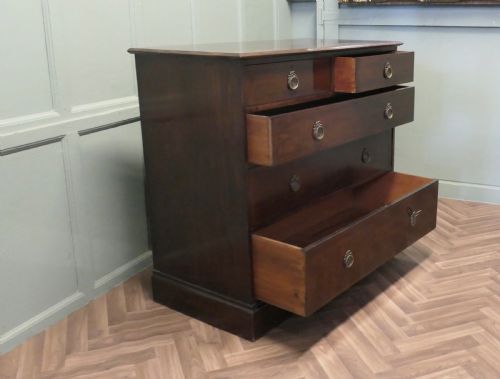 19TH CENTURY MAHOGANY CHEST OF DRAWERS BY GILLOWS - ADDITIONAL PHOTO 3