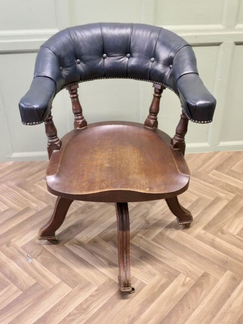 A SUPERBLY COMFORTABLE 19TH CENTURY SWIVELLING DESK CHAIR - ADDITIONAL PHOTO 1