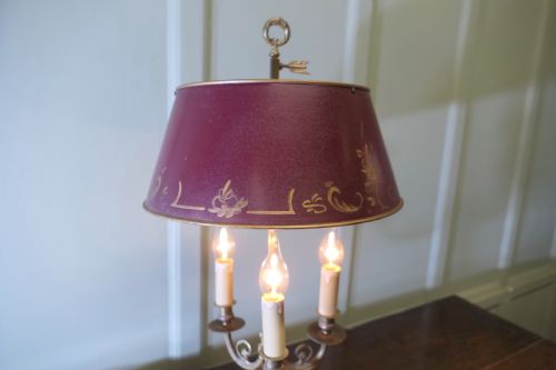 FRENCH WINE AND GOLD TOLEWARE AND BRASS TRIPLE DESK LAMP - ADDITIONAL PHOTO 1