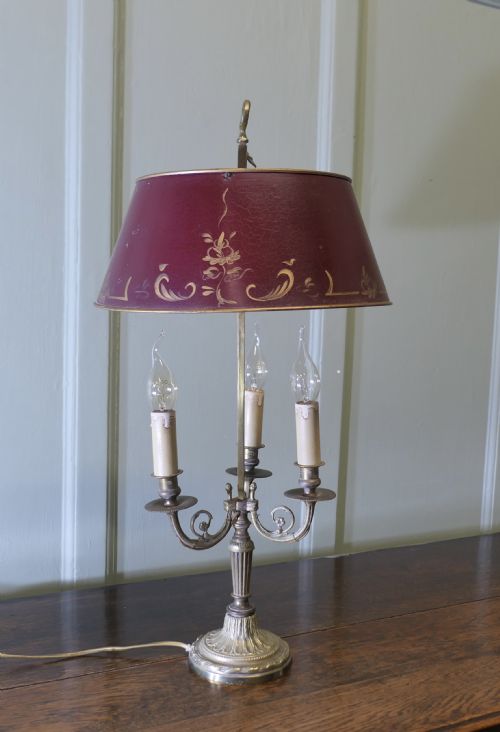 FRENCH WINE AND GOLD TOLEWARE AND BRASS TRIPLE DESK LAMP - ADDITIONAL PHOTO 4