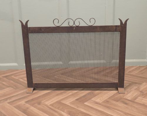 GOTHIC IRON FIRE SCREEN SPARK GUARD - ADDITIONAL PHOTO 1