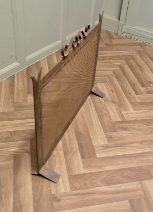 GOTHIC IRON FIRE SCREEN SPARK GUARD - ADDITIONAL PHOTO 3