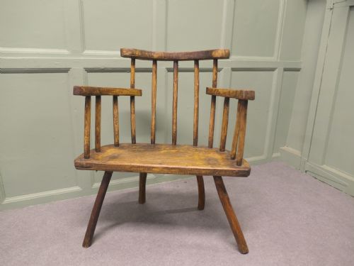 A PRIMITIVE 18TH CENTURY COUNTRY COMB BACK ARMCHAIR - ADDITIONAL PHOTO 1