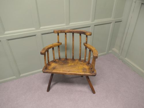 A PRIMITIVE 18TH CENTURY COUNTRY COMB BACK ARMCHAIR - ADDITIONAL PHOTO 2
