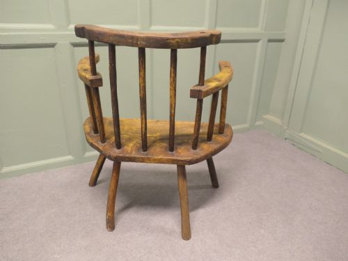 A PRIMITIVE 18TH CENTURY COUNTRY COMB BACK ARMCHAIR - ADDITIONAL PHOTO 3