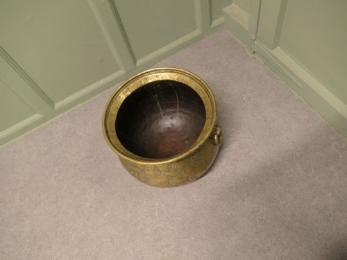 19TH CENTURY GOTHIC BRASS JARDINIERE WITH SHIELDS - ADDITIONAL PHOTO 2