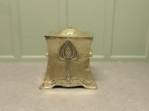 ARTS AND CRAFTS BRASS LIDDED COAL BOX IN THE STYLE OF RUSKIN - ADDITIONAL PHOTO 1