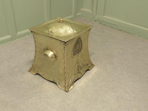 ARTS AND CRAFTS BRASS LIDDED COAL BOX IN THE STYLE OF RUSKIN - ADDITIONAL PHOTO 3