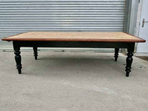 AN 18 SEAT VICTORIAN PINE FARMHOUSE KITCHEN TABLE - ADDITIONAL PHOTO 2