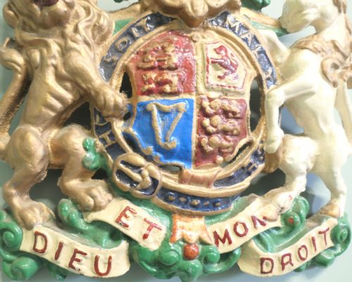 WALL HANGING VICTORIAN CAST IRON ROYAL COAT OF ARMS SHIELD PLAQUE - ADDITIONAL PHOTO 2