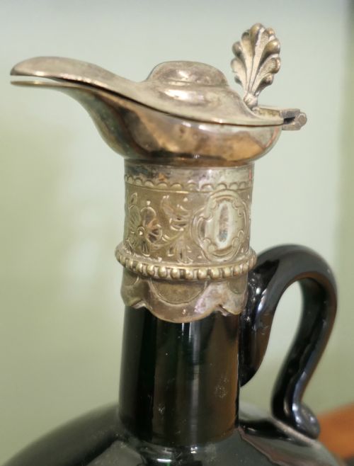 A COLLECTION OF 15 19TH C ENGLISH FLAGON DECANTERS - ADDITIONAL PHOTO 4