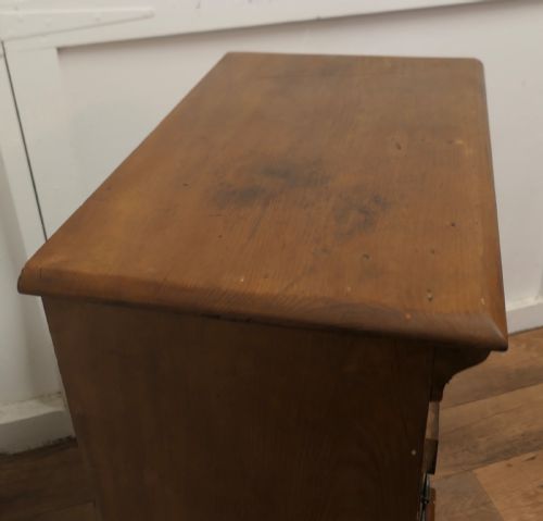 ARTS AND CRAFTS PINE COLLECTORS CABINET FILING DRAWERS - ADDITIONAL PHOTO 4