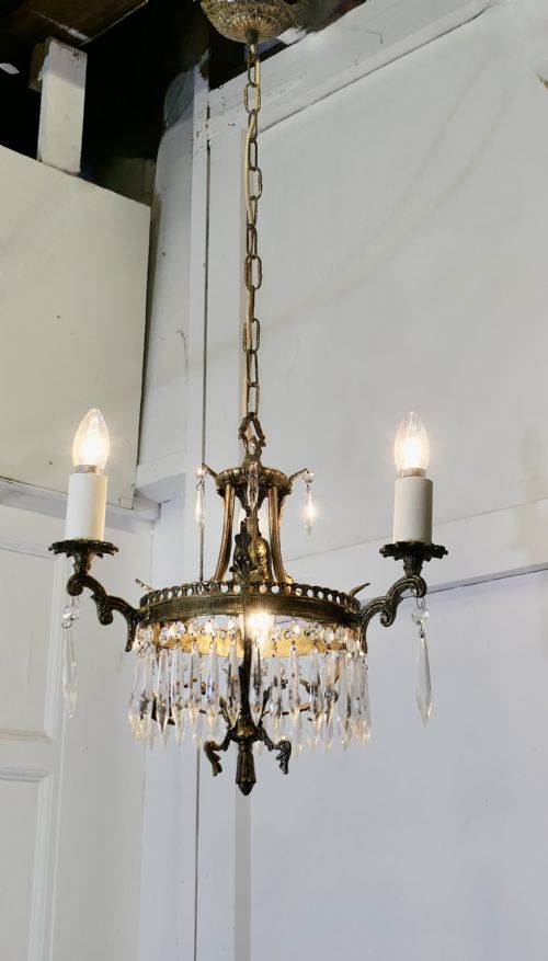 A STUNNING 3 BRANCH BRASS AND CRYSTAL CHANDELIER - ADDITIONAL PHOTO 2