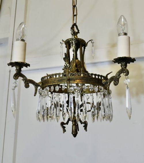A STUNNING 3 BRANCH BRASS AND CRYSTAL CHANDELIER - ADDITIONAL PHOTO 3