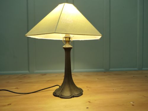 VINTAGE ART NOUVEAU SPELTER TABLE LAMP - ADDITIONAL PHOTO 2