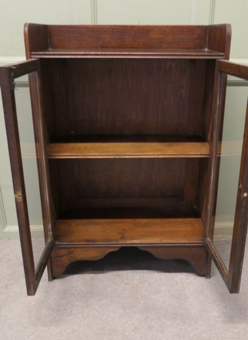 SMALL OAK GLAZED BOOKCASECUPBOARD WITH GALLERY - ADDITIONAL PHOTO 3