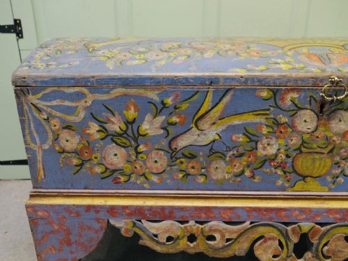 ITALIAN ORIGINAL LARGE HAND PAINTED CASSONE OR MARRIAGE CHEST - ADDITIONAL PHOTO 2