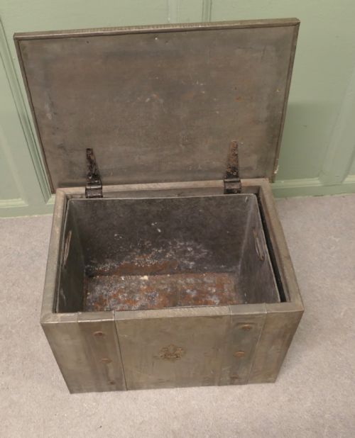 HEAVY ARTS AND CRAFTS INDUSTRIAL BRUTALIST LOOK COAL BOX - ADDITIONAL PHOTO 3