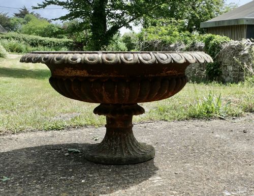 LARGE 19TH CENTURY CAST IRON GARDEN URN GARDEN JARDINIERE