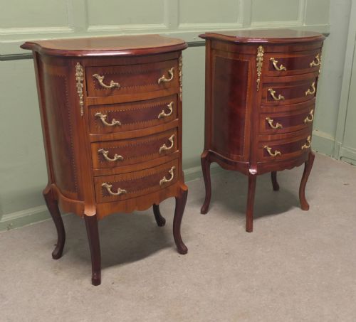 NEAR PAIR OF FRENCH LOUISXV STYLE BOW FRONT CHEST OF DRAWERS BEDSIDE DRAWERS SIDE CABINETS
