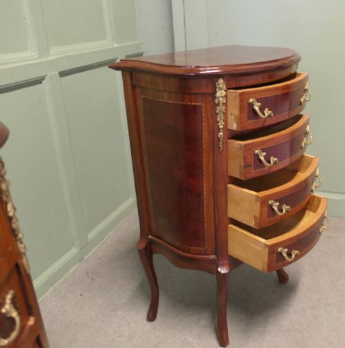 NEAR PAIR OF FRENCH LOUISXV STYLE BOW FRONT CHEST OF DRAWERS BEDSIDE DRAWERS SIDE CABINETS - ADDITIONAL PHOTO 5