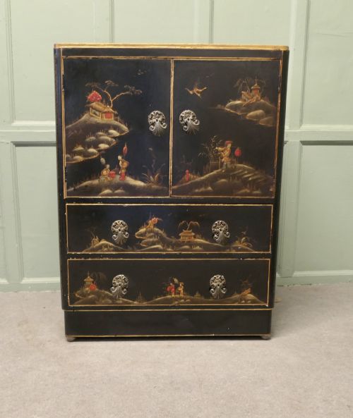 COLOURFUL EARLY 20TH CENTURY BLACK CHINOISERIE LACQUER CUPBOARD
