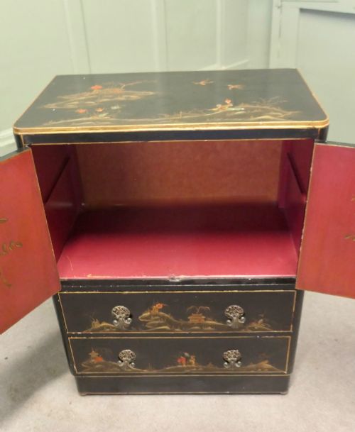 COLOURFUL EARLY 20TH CENTURY BLACK CHINOISERIE LACQUER CUPBOARD - ADDITIONAL PHOTO 3