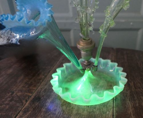 FRENCH HAND BLOWN URANIUM GLASS 3 TRUMPET EPERGNE - ADDITIONAL PHOTO 3