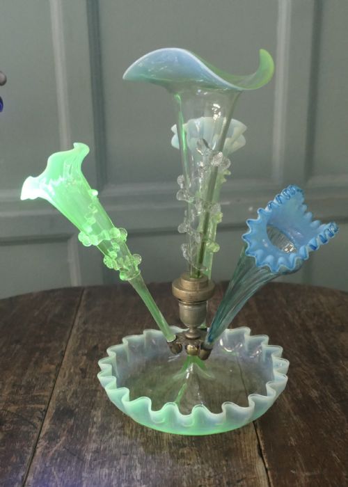 FRENCH HAND BLOWN URANIUM GLASS 3 TRUMPET EPERGNE - ADDITIONAL PHOTO 4