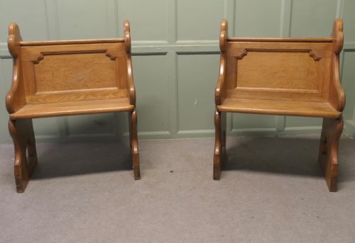 A PAIR OF ARTS AND CRAFTS PUGIN STYLE HALL OR LIBRARY CHAIRS