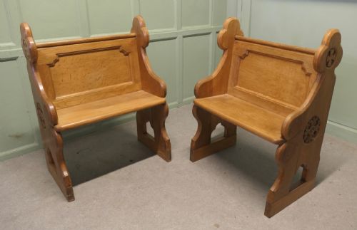 A PAIR OF ARTS AND CRAFTS PUGIN STYLE HALL OR LIBRARY CHAIRS - ADDITIONAL PHOTO 4