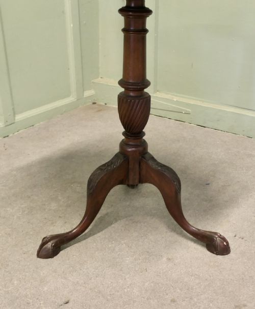 fig 1. A 19th-century mahogany tilt-top wine table featuring a scalloped piecrust edge, turned central column, and carved tripod legs with claw feet.