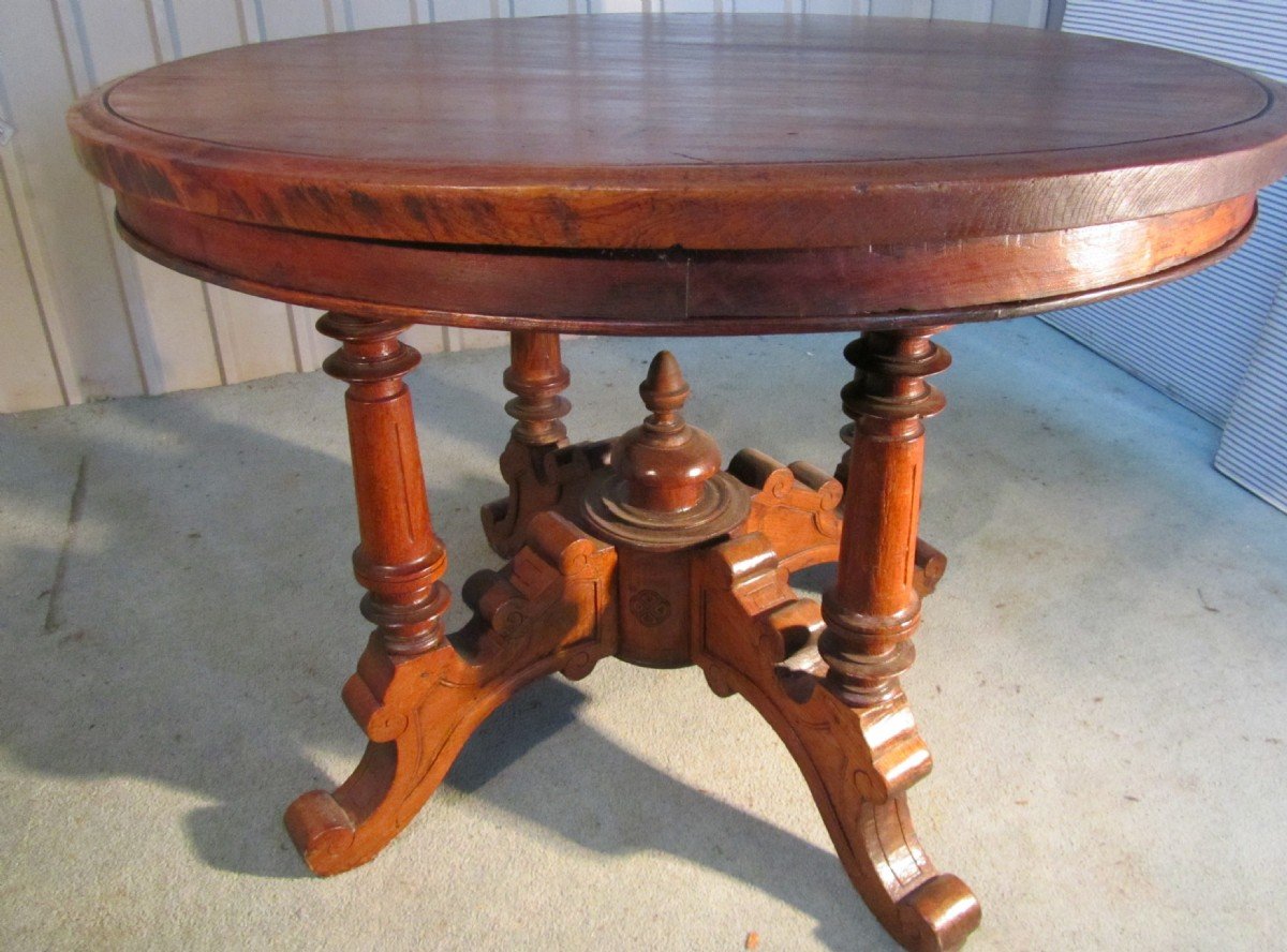 ROUND OAK CENTRE TABLE 