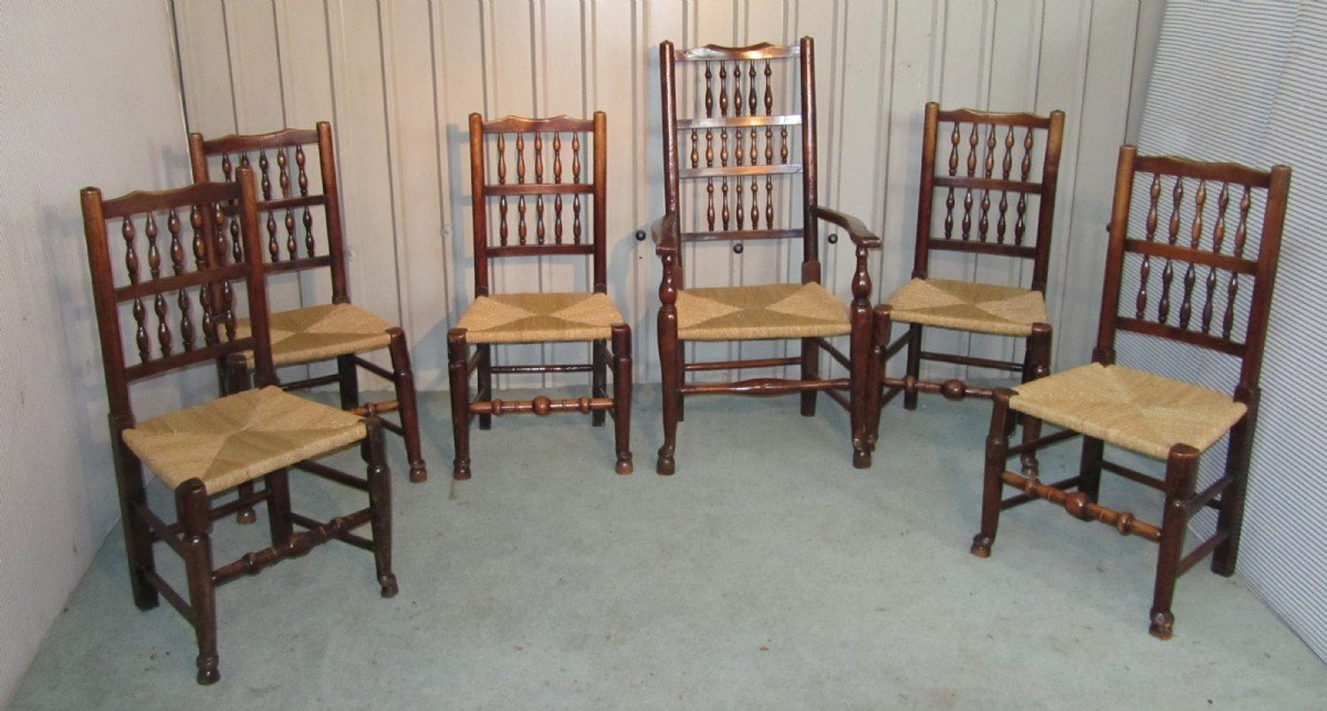 A HARLEQUIN SET OF 6 SPINDLE BACK LADDER BACK CHAIRS