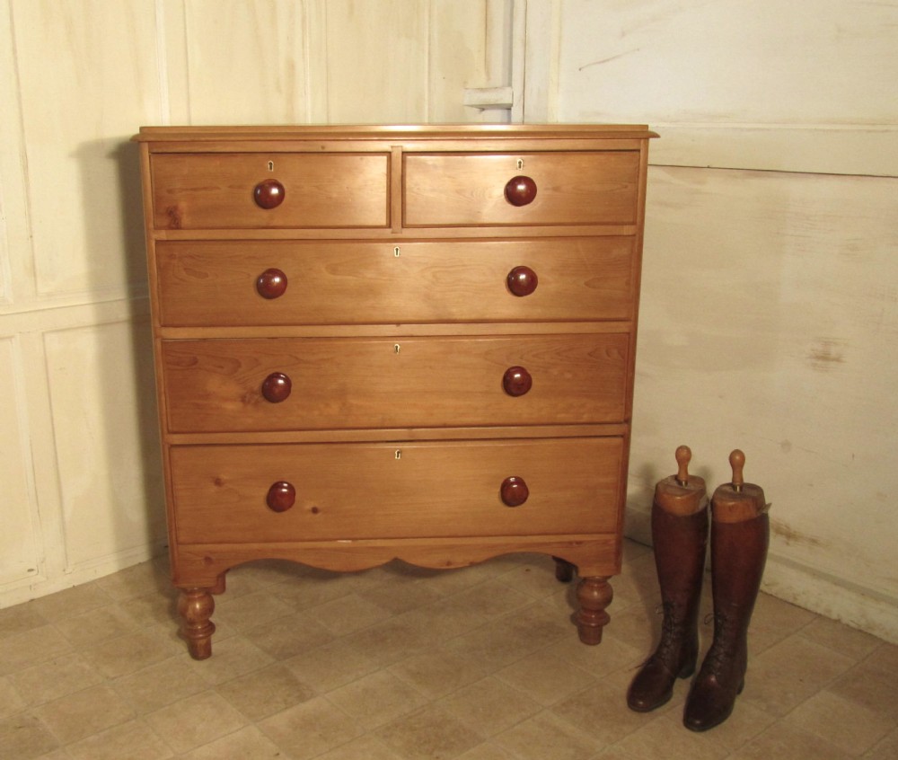 Large Victorian Pine Chest of Drawers