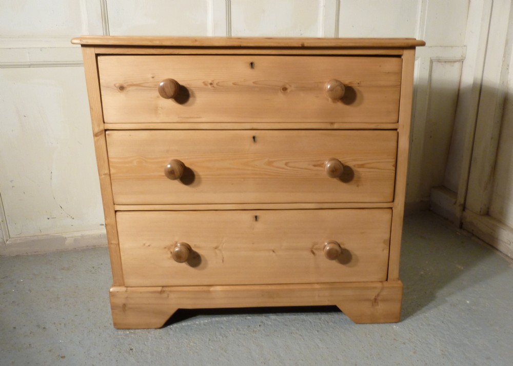 A  Dainty Victorian Stripped Pine Chest of Drawers