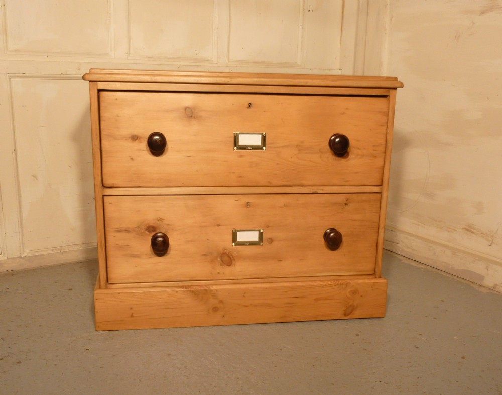 A Victorian 2 Drawer Pine Chest of Drawers